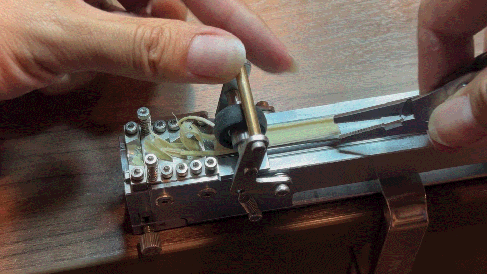 Pliers.GIF