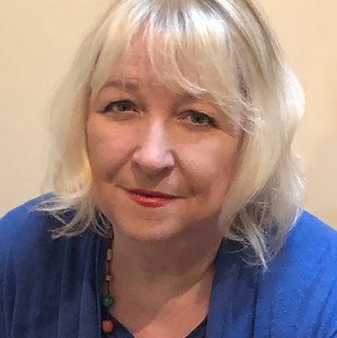 Shelley headshot 25.jpg