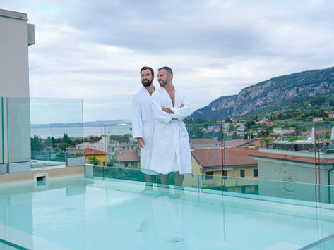 HOTEL ITALIA GARDA | Sleep in a Friendly Hotel on Lake Garda | Review and price