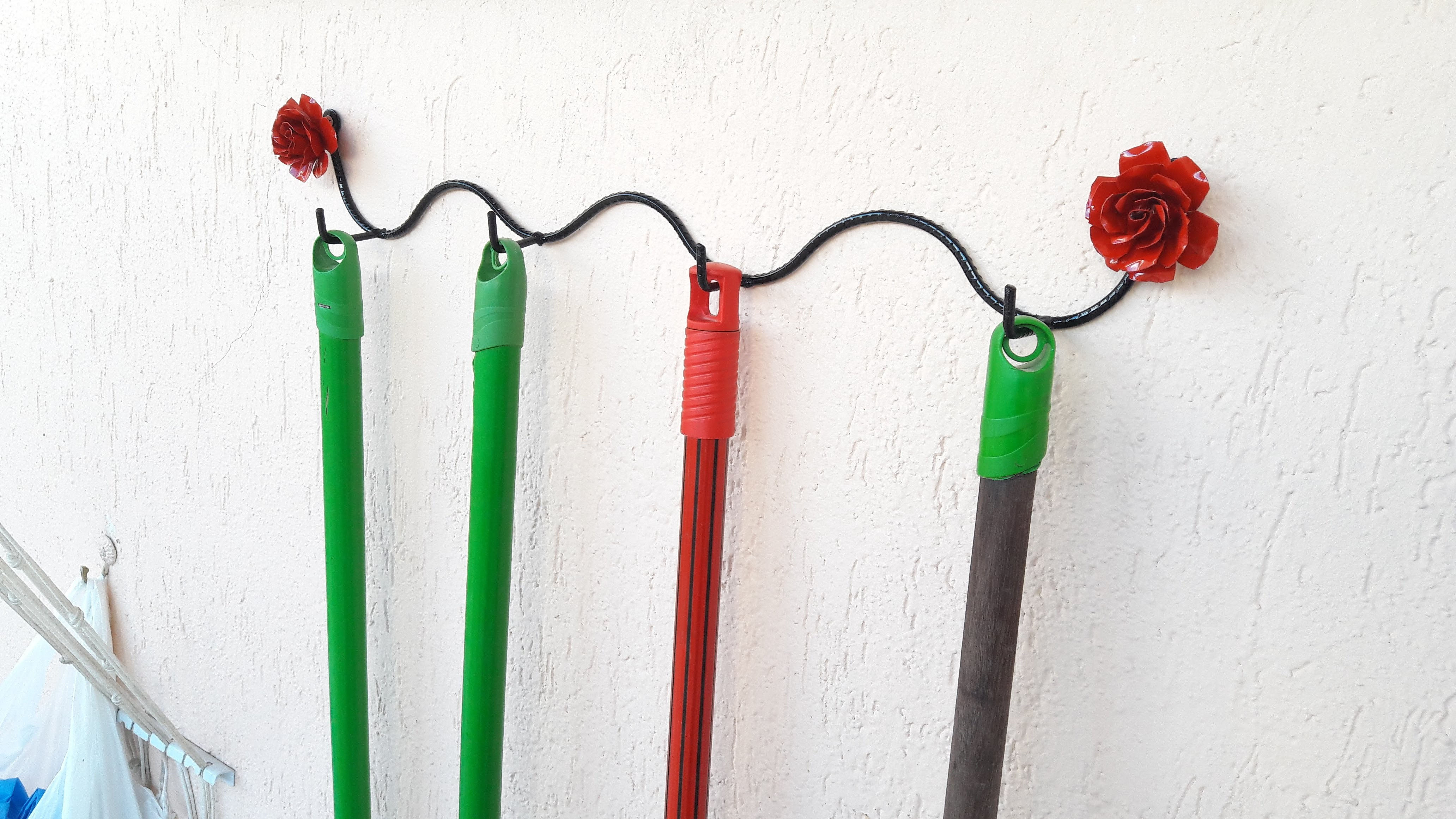 Porta vassoura com flor