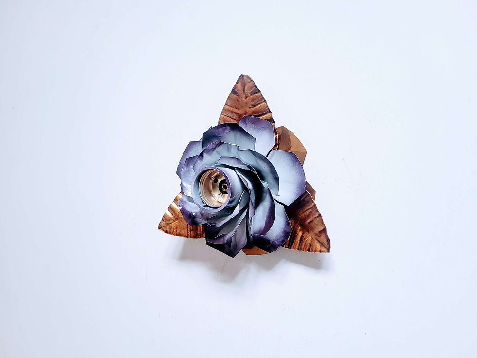 Miniatura: Lustre ou arandela de flor rosa