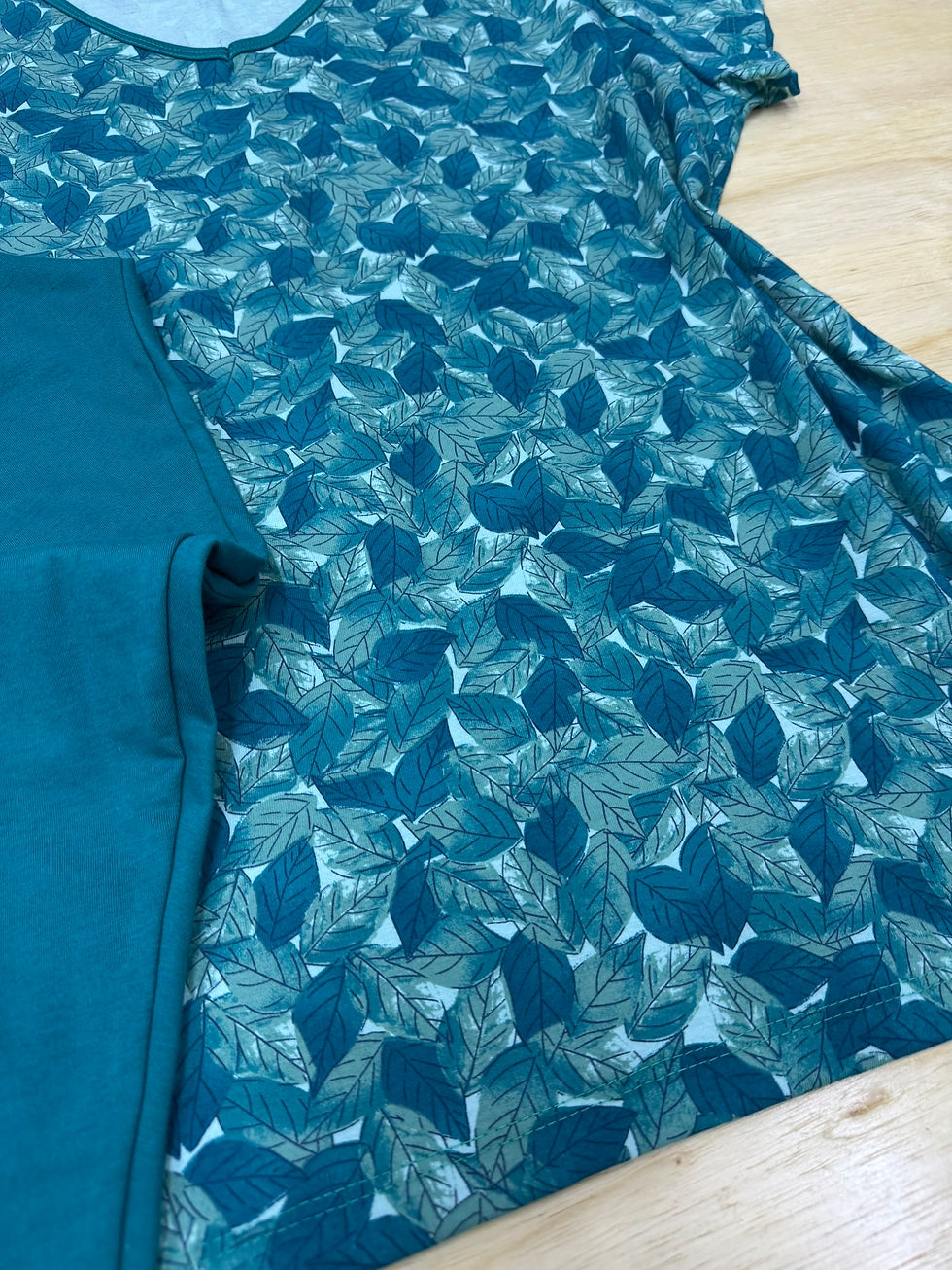 Miniatura: Pijama Calça Capri – Folhas