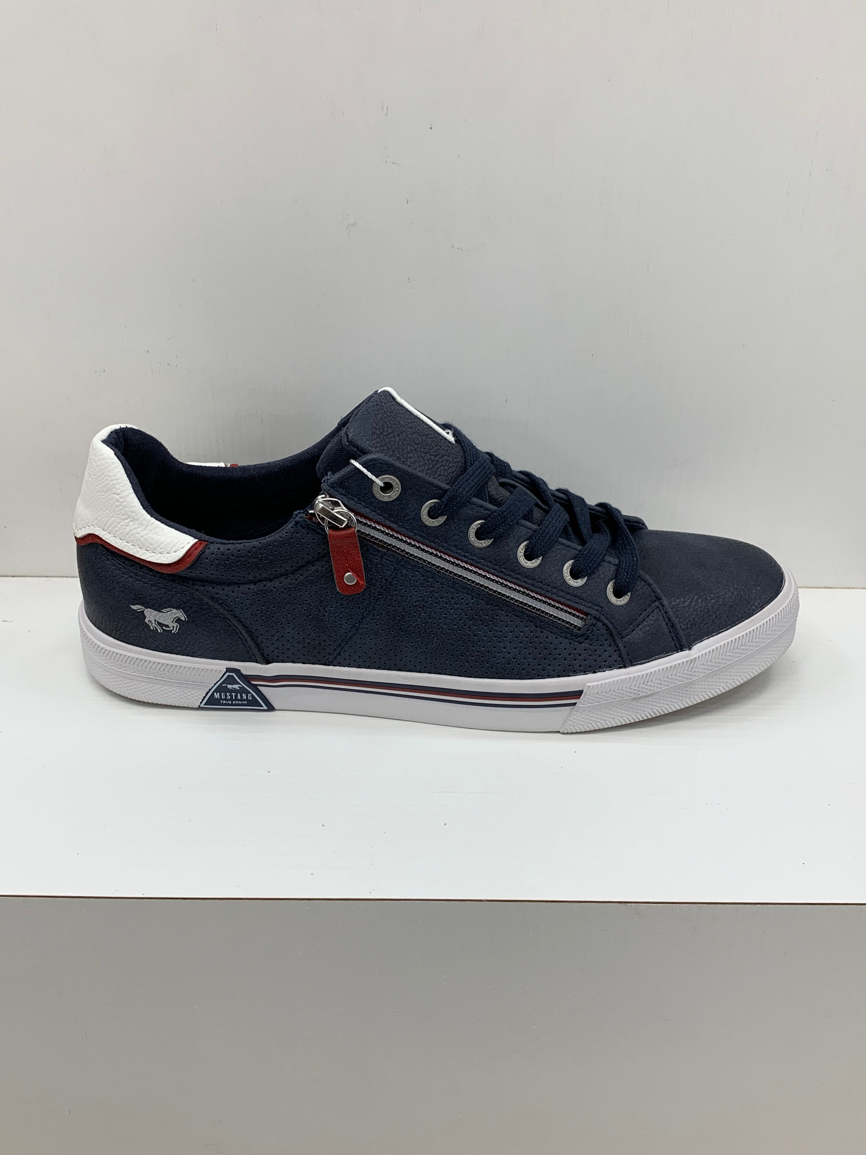 Baskets Mustang Navy
