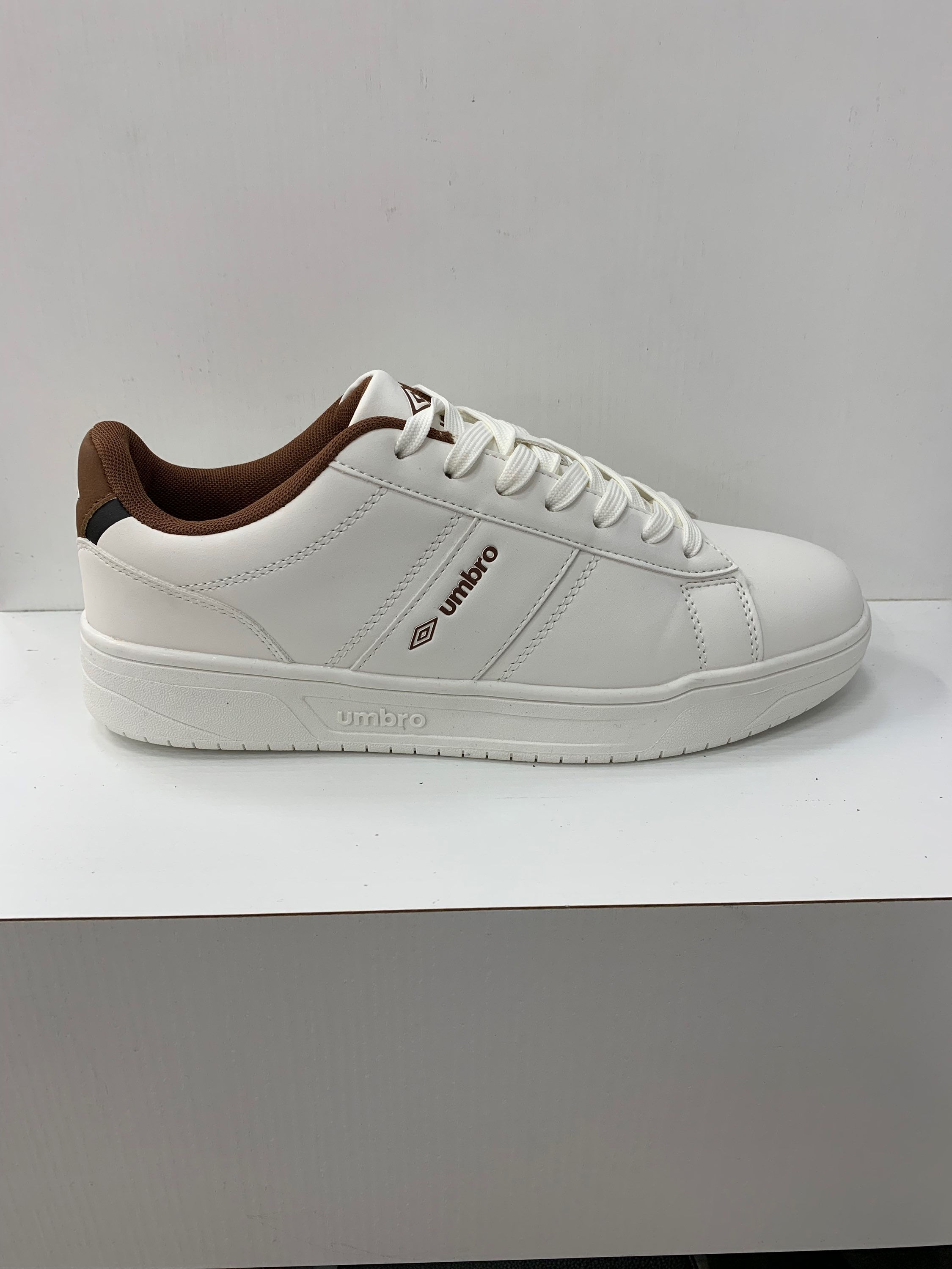 Baskets Umbro blanc UM NABIA NET