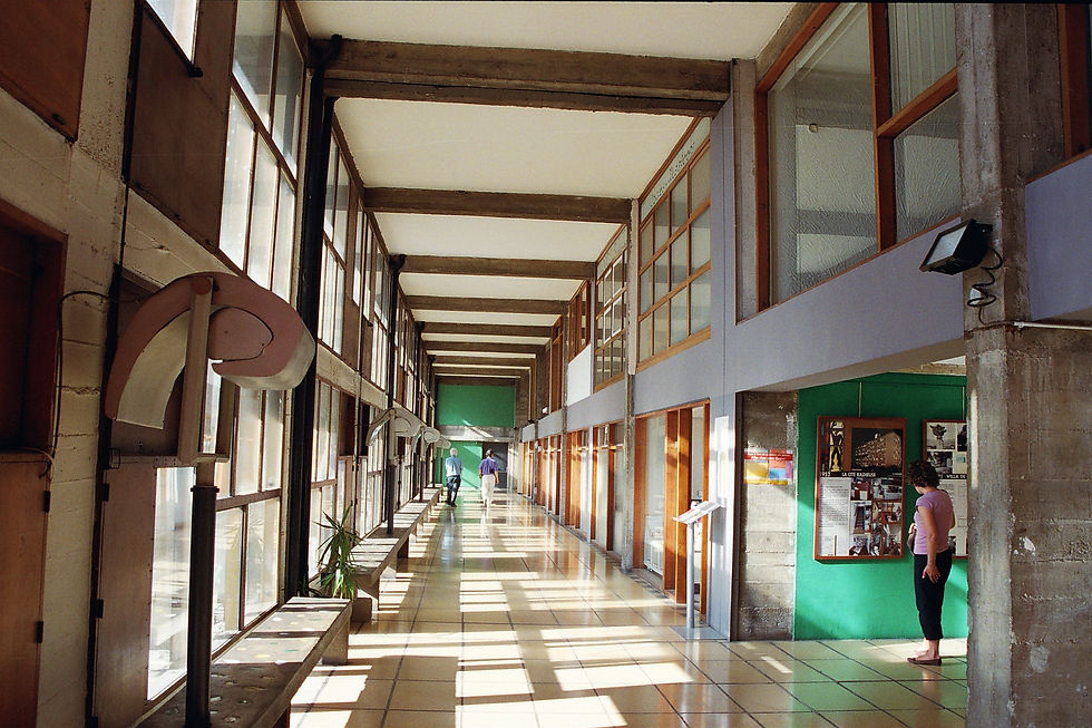Cité_radieuse_rue_intérieure_03