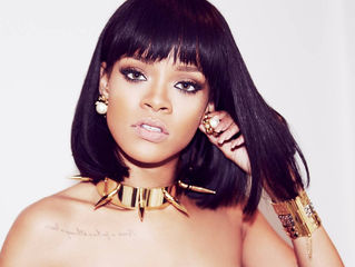 MTV VMAs: Drake Presents Rihanna With the Michael Jackson Video Vanguard Award