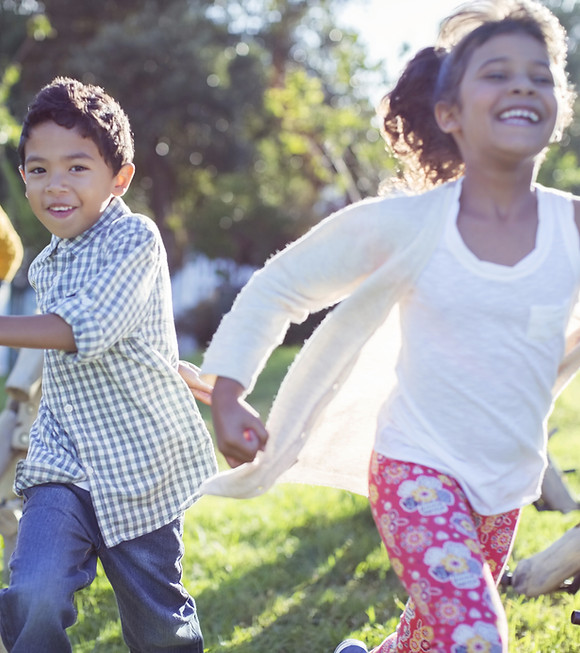 Niños corriendo