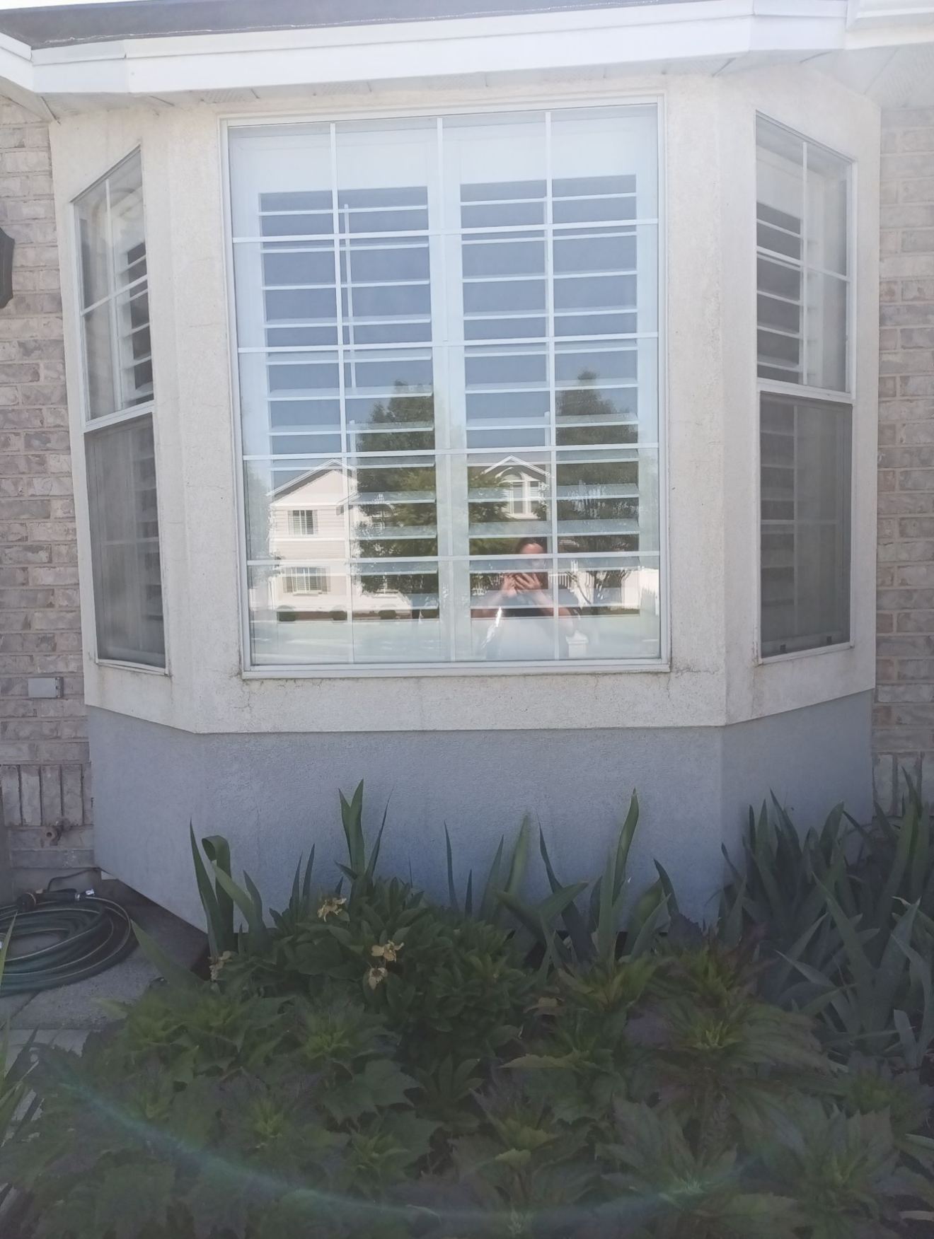 Bay window before replacement