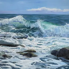 Kalina Nadj est une artiste peintre originaire de la région parisienne. Ayant reçu un apprentissage de la peinture pendant quatre ans au sein d’un atelier dans les Yvelines, elle perfectionne depuis une dizaine d’années sa technique en autodidacte et se spécialise dans la réalisation de paysages marins.
Son travail s’intéresse à capter l'insaisissable, le mouvement de l’eau, le caractère changeant de la mer qui évolue au gré des lumières et de l’environnement. Ses toiles – principalement à la peinture à l’huile – sont réalisées en couches fines successives pour rendre compte de la transparence de l’eau. Elles s’inspirent notamment des côtes françaises – en particulier bretonnes et basques – réputées pour la puissance de leurs vagues.