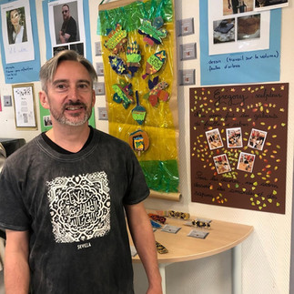Vernissage de l’exposition des créations des enfants de l’École maternelle des Alouettes à Carrières-sur-Seine. Les œuvres exposées sont le fruit des ateliers réalisés avec les artistes et artisans de l’association Au Fil de l’Art. Une belle occasion de mettre en lumière la créativité et l’enthousiasme des enfants. Un grand merci aux maîtresses pour leur confiance renouvelée à l’occasion de cette 4ᵉ intervention d’Au Fil de l’Art, ainsi qu’aux familles présentes lors du vernissage. @brindilles.enseignes @sylvieslcreation @catherine.lemetteil.lami_ @gregorybrizou @ritakortshok @algiz