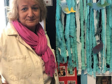 Vernissage de l’exposition des créations des enfants de l’École maternelle des Alouettes à Carrières-sur-Seine. Les œuvres exposées sont le fruit des ateliers réalisés avec les artistes et artisans de l’association Au Fil de l’Art. Une belle occasion de mettre en lumière la créativité et l’enthousiasme des enfants. Un grand merci aux maîtresses pour leur confiance renouvelée à l’occasion de cette 4ᵉ intervention d’Au Fil de l’Art, ainsi qu’aux familles présentes lors du vernissage. @brindilles.enseignes @sylvieslcreation @catherine.lemetteil.lami_ @gregorybrizou @ritakortshok @algiz