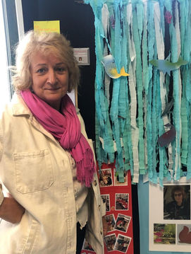 Vernissage de l’exposition des créations des enfants de l’École maternelle des Alouettes à Carrières-sur-Seine. Les œuvres exposées sont le fruit des ateliers réalisés avec les artistes et artisans de l’association Au Fil de l’Art. Une belle occasion de mettre en lumière la créativité et l’enthousiasme des enfants. Un grand merci aux maîtresses pour leur confiance renouvelée à l’occasion de cette 4ᵉ intervention d’Au Fil de l’Art, ainsi qu’aux familles présentes lors du vernissage. @brindilles.enseignes @sylvieslcreation @catherine.lemetteil.lami_ @gregorybrizou @ritakortshok @algiz