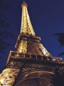 Madame Eiffel allumée