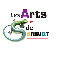 Les Arts de Sannat Séverine Coatalen Dubut, Graphiste maquettiste travaillant à Bougival depuis 40 ans en Freelance, je vous propose des idées, des concepts, des maquettes ainsi que des univers visuels sur-mesure pour votre projet de communication. Créative, passionnée et réactive, mes principaux engagements sont d’être à votre écoute et de répondre à vos besoins afin d’arriver à une création forte et riche de sens. Livre, BD, brochure, magazine, logo & branding, charte graphique, affiche, flyer, habillage packaging, illustration, retouche et montage photo… ARTISTE PEINTRE ​ Du plus loin que je m'en souvienne, j'ai toujours aimé la peinture, la représentation graphique. Que ce soit la texture, les couleurs, la matière et bien sûr la possibilité de transfigurer ce que nous voyons, ...à notre manière. A mon tour, je me jette à l'eau - pour extérioriser mes ressentis grâce à des "outils" (pinceaux, pastels gras ou secs, aquarelles, fusains ou crayons). Plusieurs techniques me sont offerte