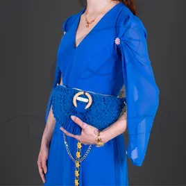 Aymée Jauberthie (Double Fil) - Artisanat d’art et Créations textiles - Au fil de l'art - 78420 Carrières-sur-Seine - Crochet, couture et macramé, c’est tout un savoir-faire traditionnel que la jeune créatrice de talent, Aymée Jauberthie réinvente avec sa marque de maroquinerie textile, Double Fil. Sacs et pochettes tendances, à porter main ou épaule, Aymée a imaginé des pièces au design élégant, mis en valeur par son choix de la corde de coton qui apporte à ses créations, relief et belle tenue.