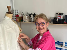 Ecoutez Catherine, elle nous explique pourquoi elle a rejoint notre groupe d'artistes et artisans d'art de Carrières sur Seine !
