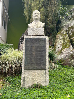 Monumento a Arthur Schlosser (2)