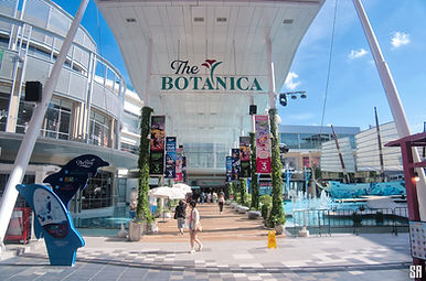 Entrance to The Botanica zone from The Bay, in the center of Jungceylon Shopping Center.