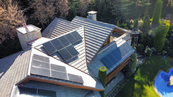 FLAT-10 Verwitterte Zeder Haus