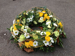 Couronne jaune verte et blanche
