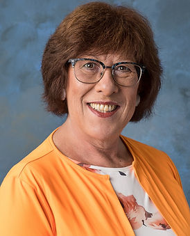 VCartolin-WEBPortrait-1 - Copy_edited.jpg