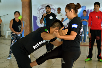 Ofrece Dirección de Bienestar Social el taller Demostración de Defensa Personal para Mujeres
