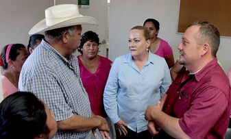 Designa Alma Laura Amparán a delegado municipal de la Zona Norte y escucha peticiones de residentes