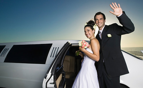 Transport de prestige, sécurité et supervision discrète pour des mariages et célébrations inoubliables. Hôtesses d’accueil et organisation sur mesure pour une journée parfaite.