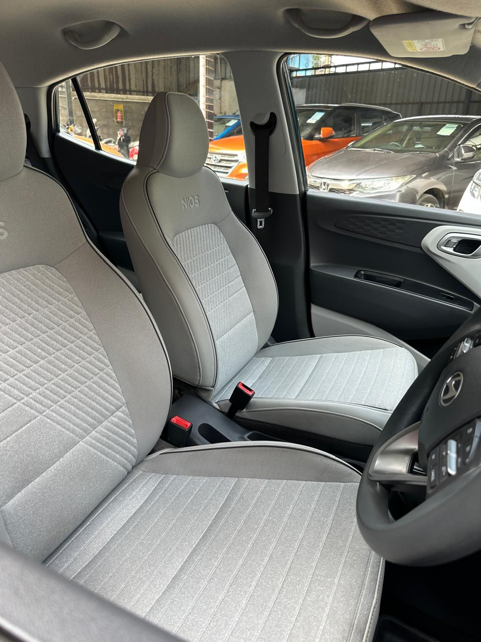 Thumbnail: steering seat