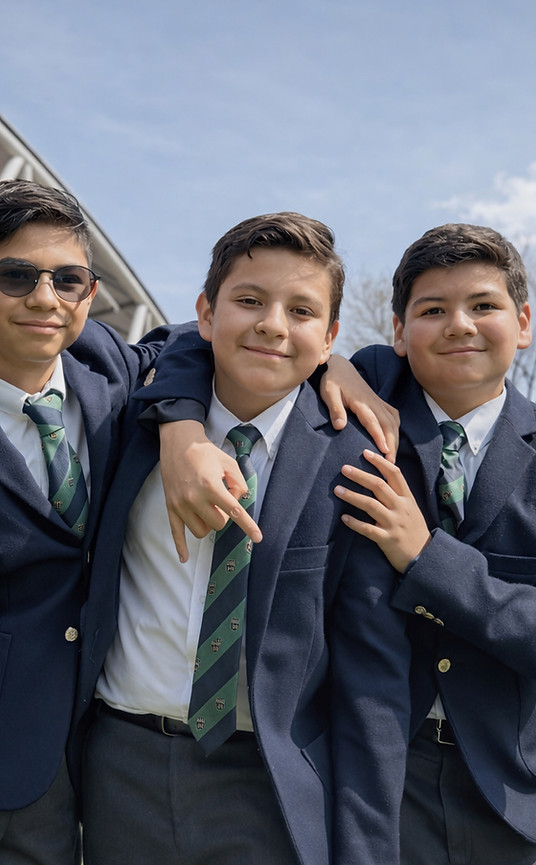Estudiantes beneficiarios de AprendiSer durante una actividad escolar