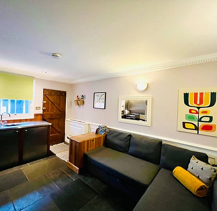 4 White Hart Mews 2.jpeg