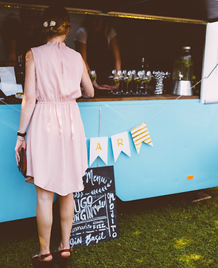 Sektempfang Cocktailcatering Marlene Vintage Craravan Bar München POP-UP mobile Bar.jpg