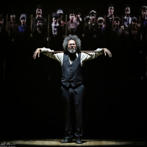 Magazzino 18 Cristicchi1.jpg