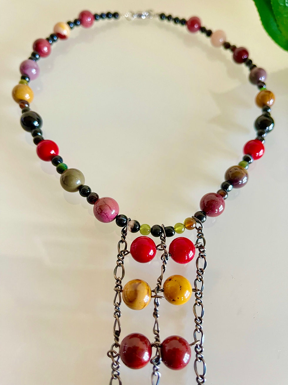 Thumbnail: Jasper and red shell pearl necklace in stainless steel clasp