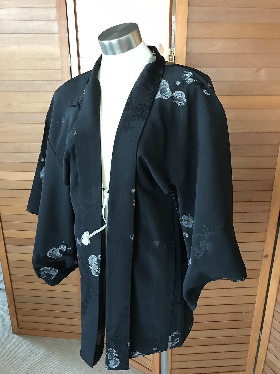Thumbnail: Vintage Japanese kimono jacket collectable silk fabric (Haori)