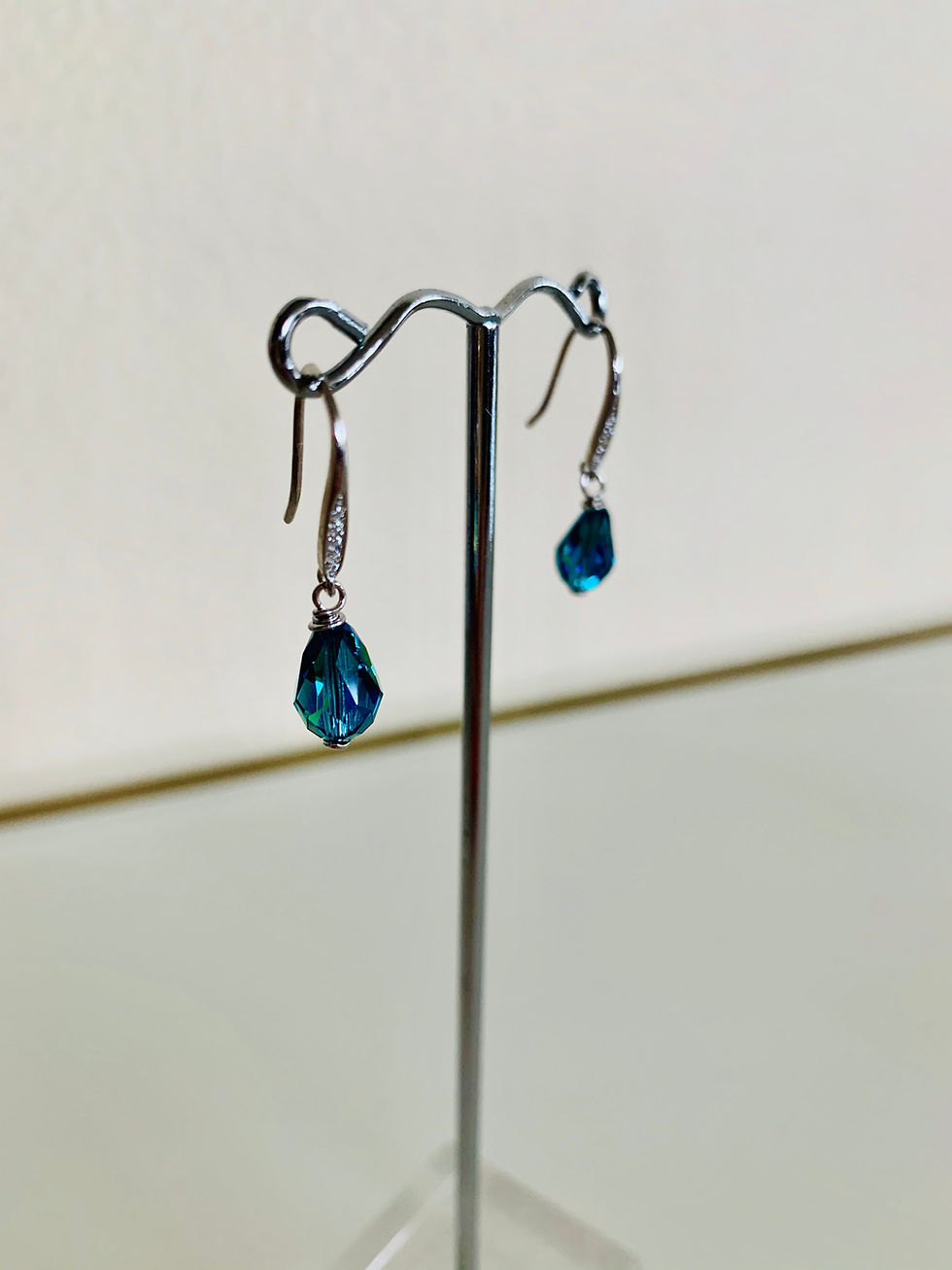 Thumbnail: Silver 925 Swarovski crystal pierced earrings