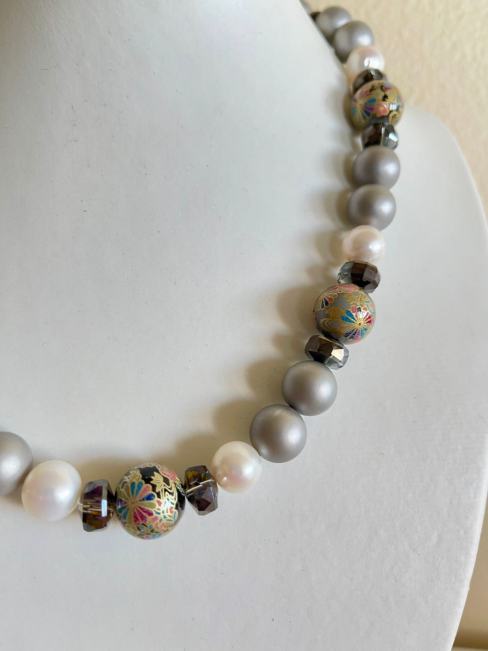 Thumbnail: Japanese Tensha beads F/W pearl and shell pearl necklace
