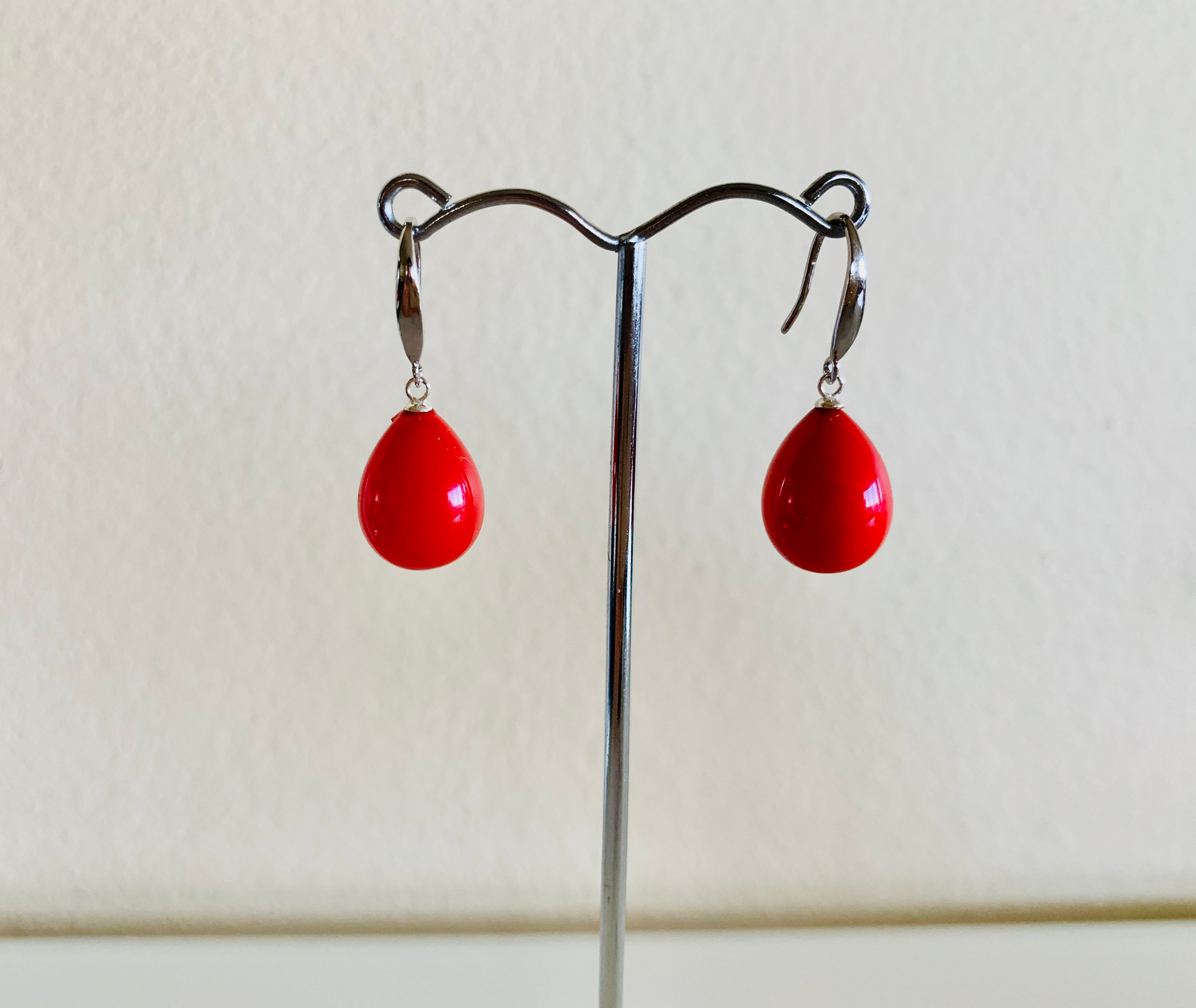 Silver 925 Red shell pearl pierced earrings