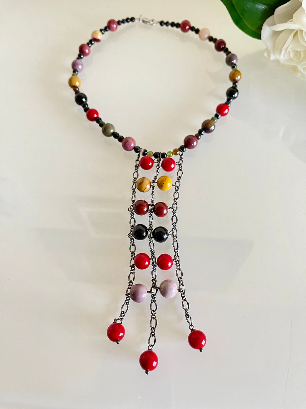 Thumbnail: Jasper and red shell pearl necklace in stainless steel clasp