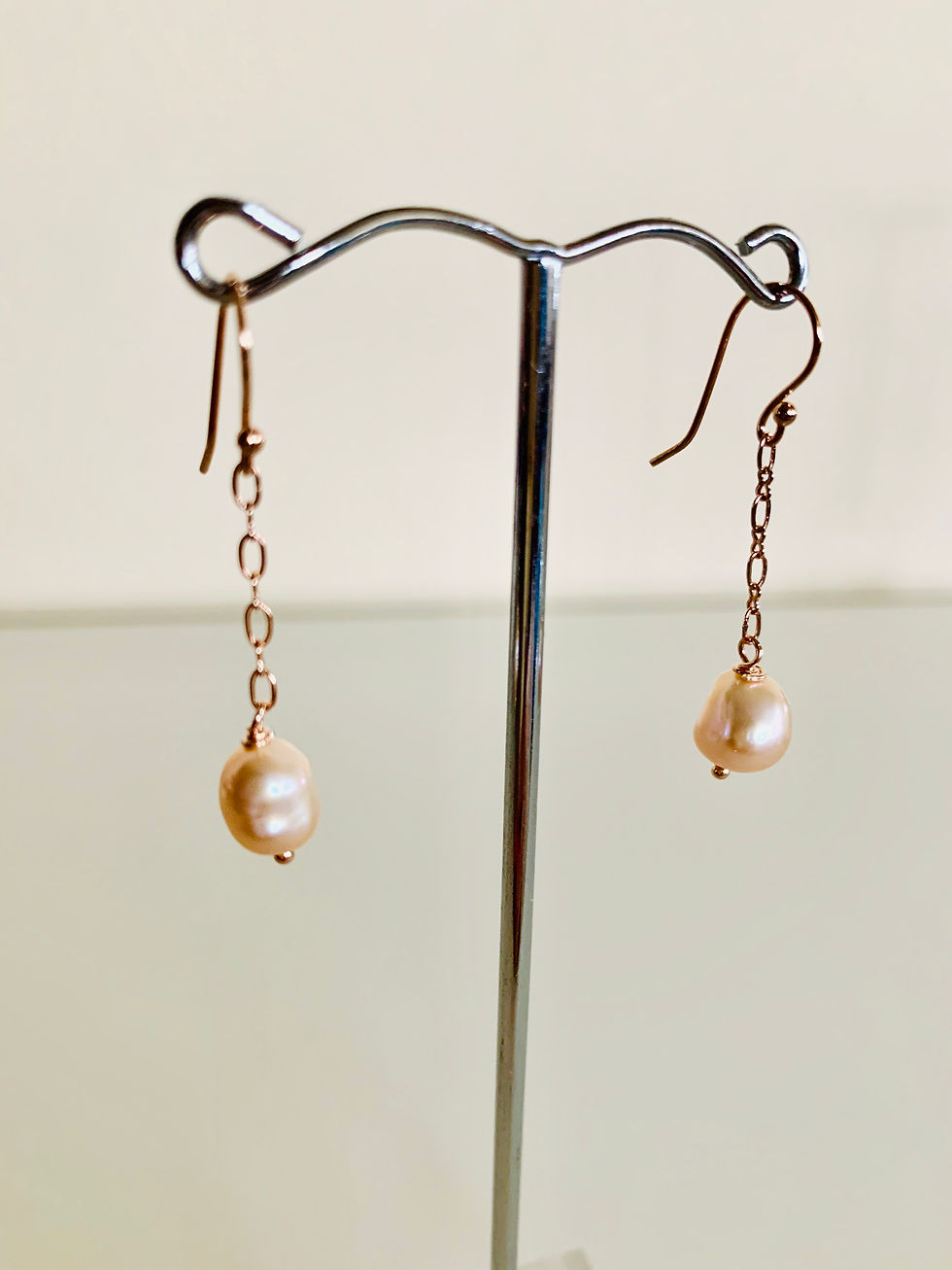 Thumbnail: Silver 925 Freshwater pink pearl pierced earrings with rose gold plated hooks