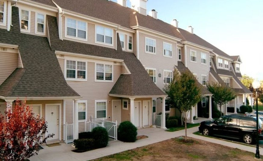 Row of multi-story townhomes for real estate investment.