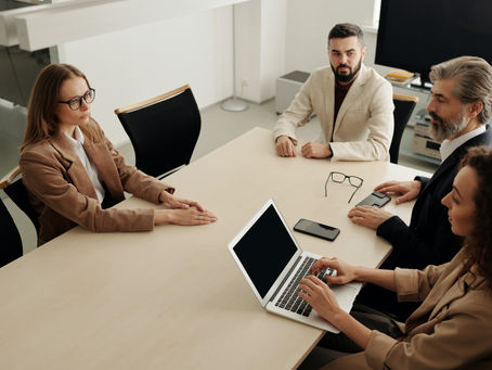 Alternativas ante los despidos masivos en las grandes empresas tecnológicas