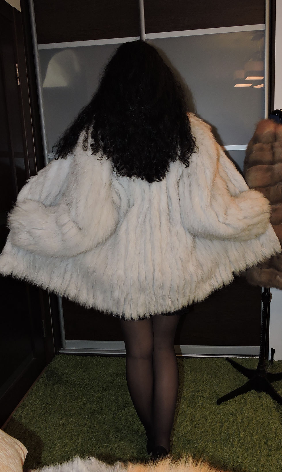 Миниатюра: Шуба из серебряной лисы Silver-fox