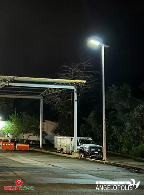 Lámpara solar suburbana puebla