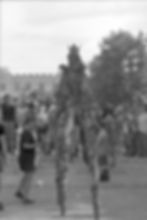 Spectacle de rue, place du Palais des papes. 1999