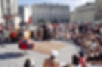 Spectacle de rue, place du Palais des papes. 1995