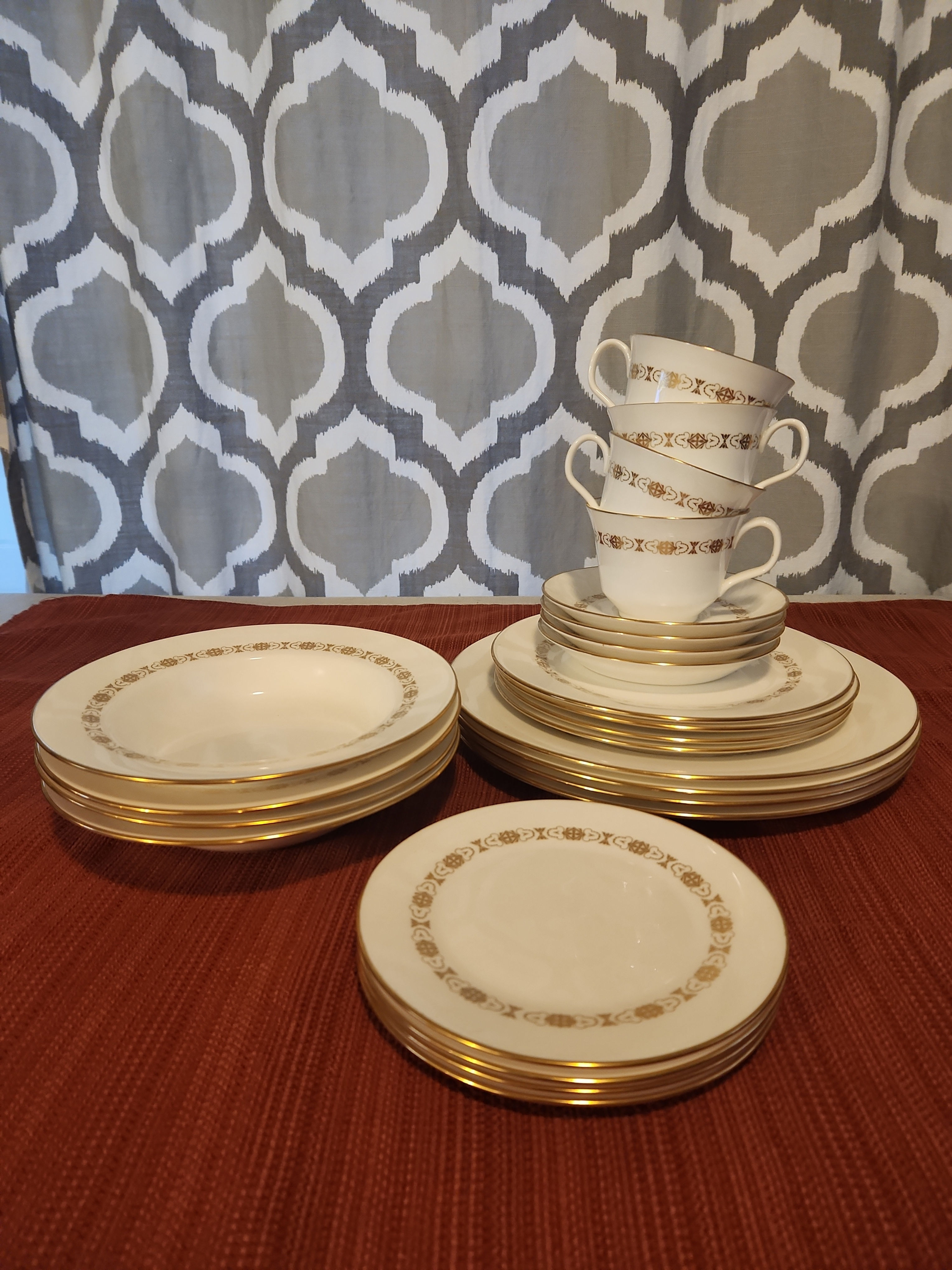 Vintage MCM Minton Golden Diadem H-5270 24 Pieces 4 Place Settings CA 1965