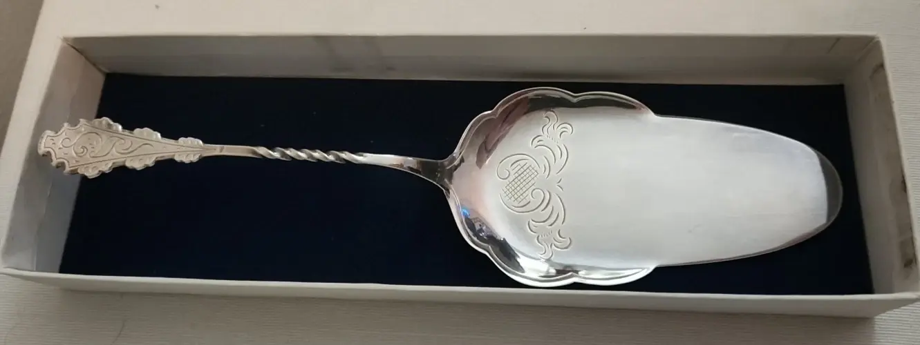 Vintage 1950's Pako Rhenen Dutch Silver Plate Cake / Pie Server - Ornate 9"