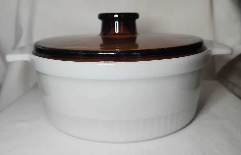 Vintage Anchor Hocking Fire King 2 QT Lidded Casserole Dish