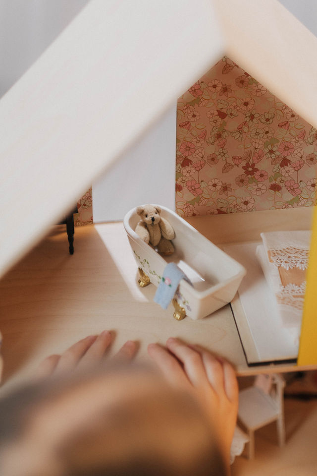 delicate blooms create a harmonious, vintage-inspired look that blends effortlessly with both modern and classic interiors